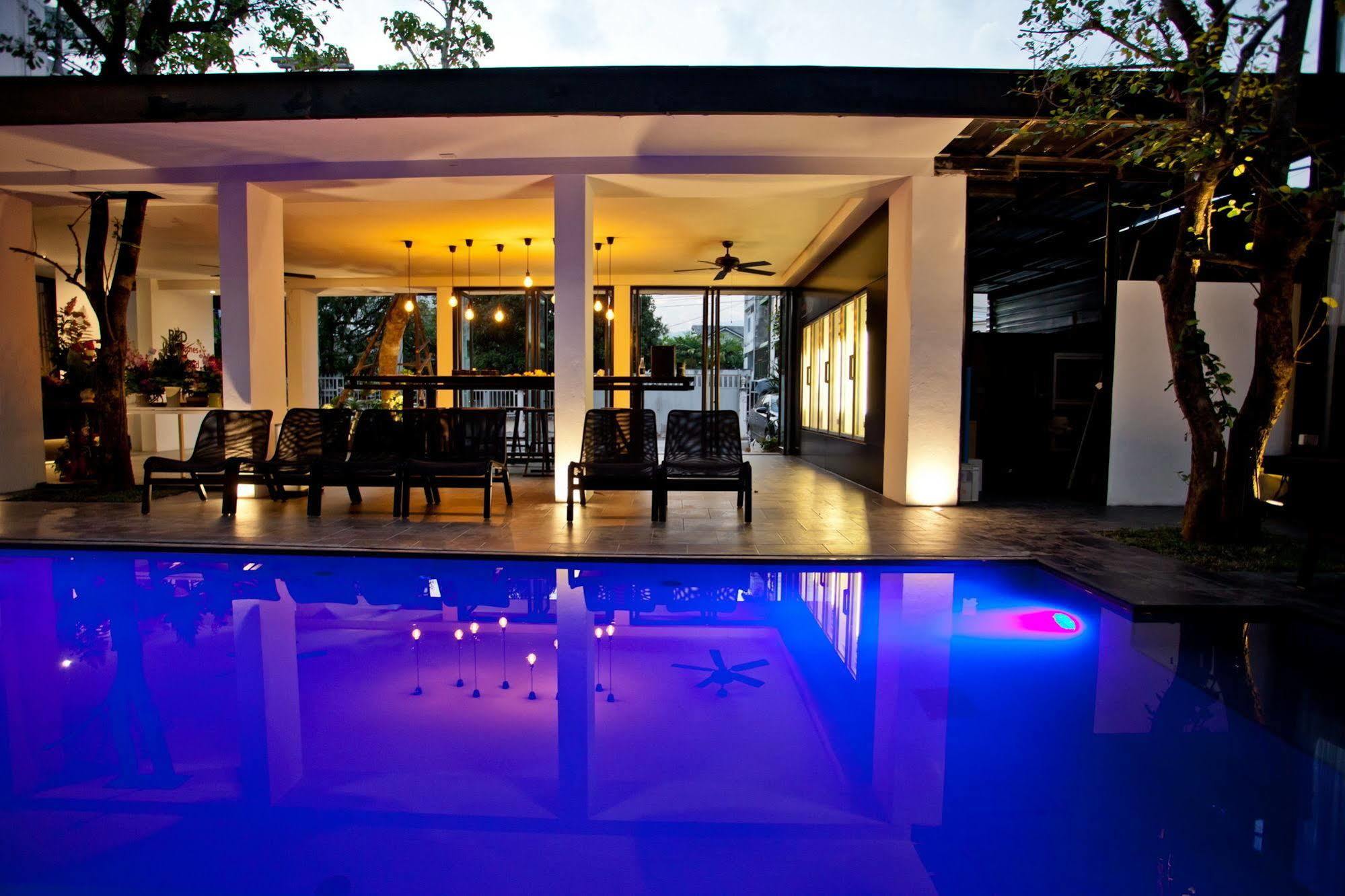 Bed Phrasingh-Adults Only Hotell Chiang Mai Exteriör bild